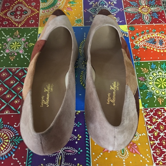 80s Suede Pumps - Picture 6 of 13